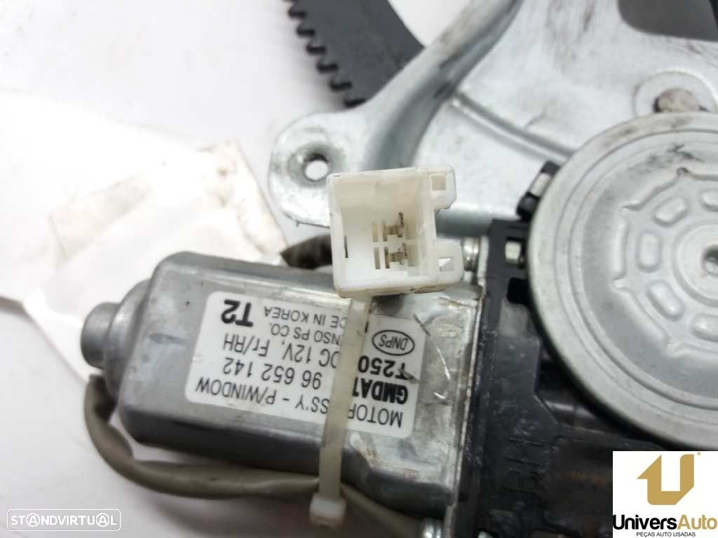 ELEVADOR DE VIDRO FRONTAL DIREITO CHEVROLET AVEO / KALOS SEDAN 2007 -96652142 - 2