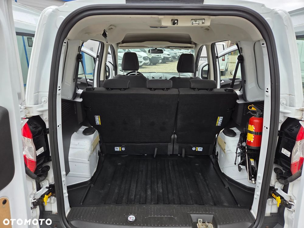 Ford Transit Courier - 21
