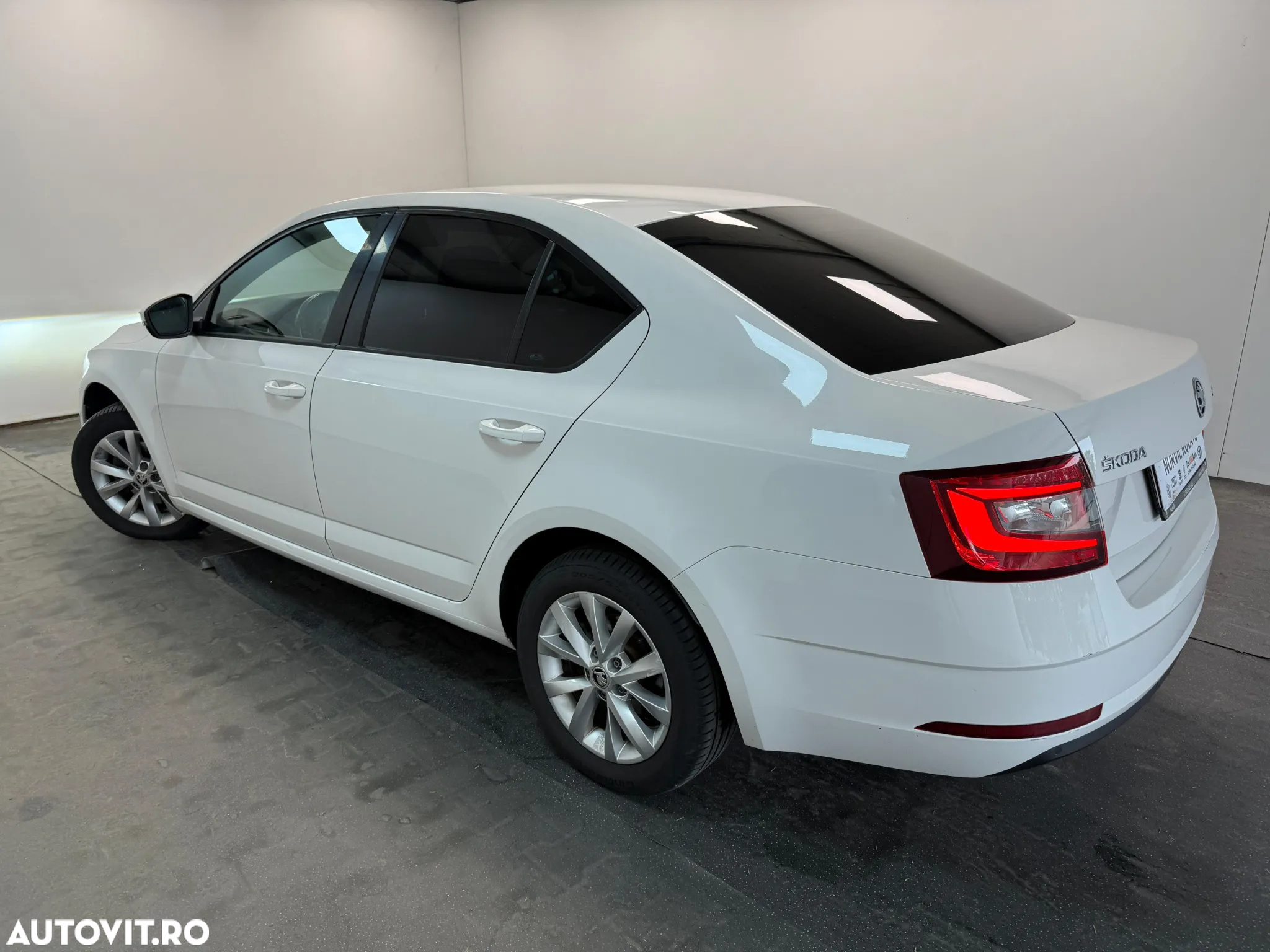 Skoda Octavia 2.0 TDI DSG 4X4 Style - 20