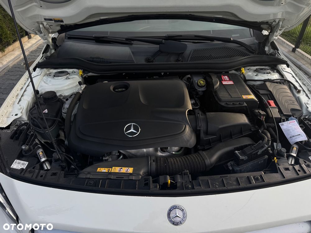 Mercedes-Benz GLA 200 Urban - 24