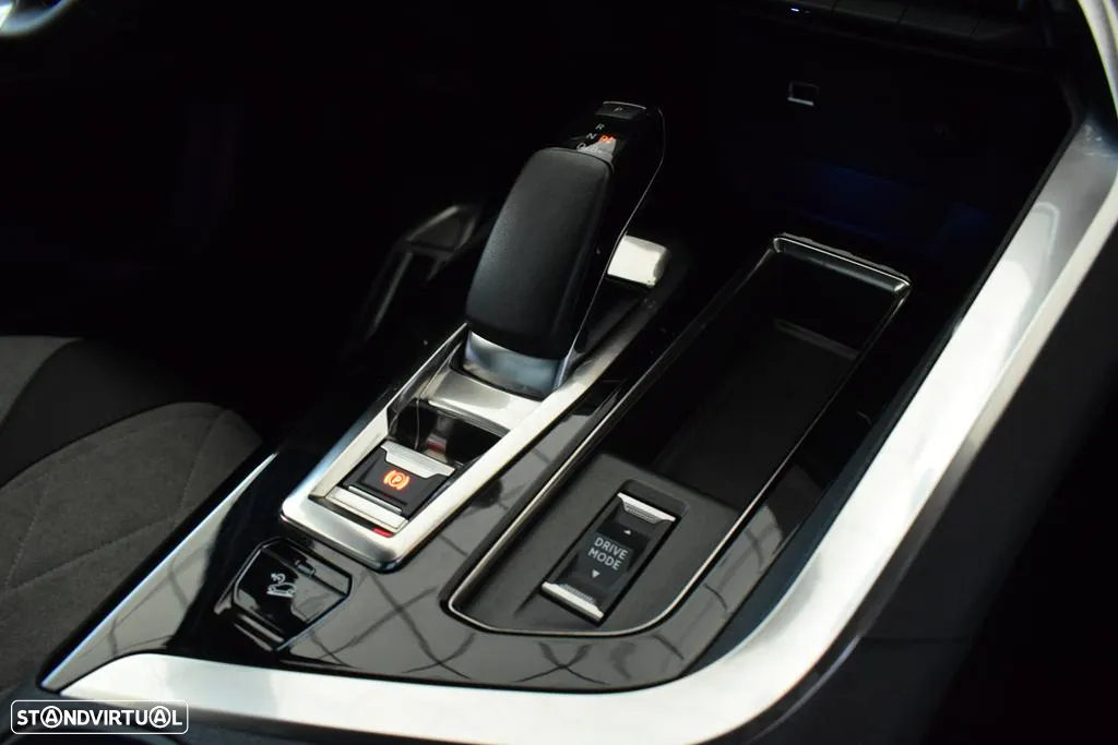 Peugeot 3008 1.6 Hybrid4 GT e-EAT8 - 48