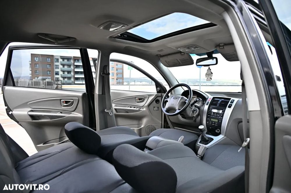 Hyundai Tucson 2.0 CRDI VGT GLS 4WD STD - 12