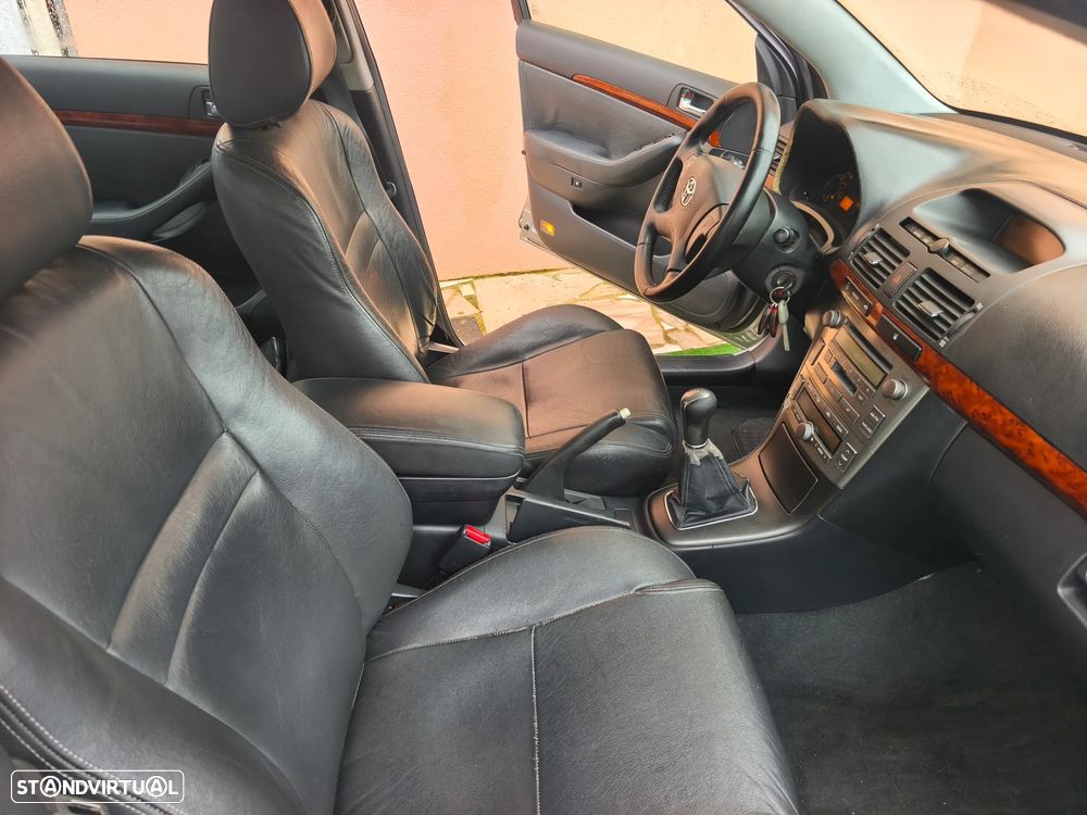 Toyota Avensis S/D 1.6 Executive - 19