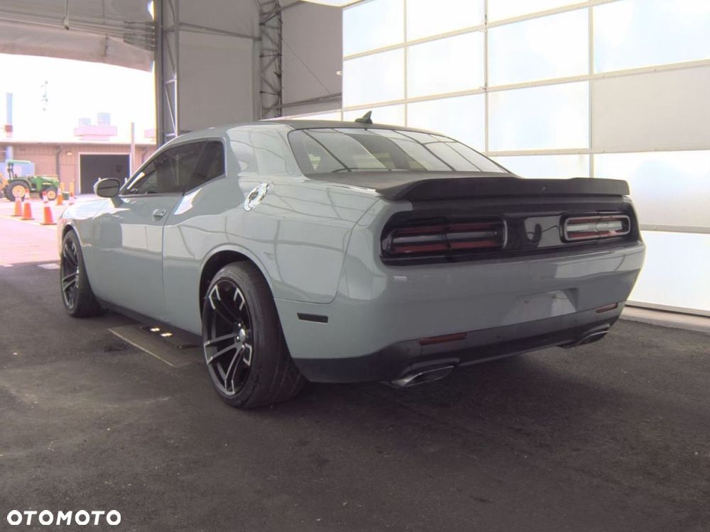 Dodge Challenger - 5