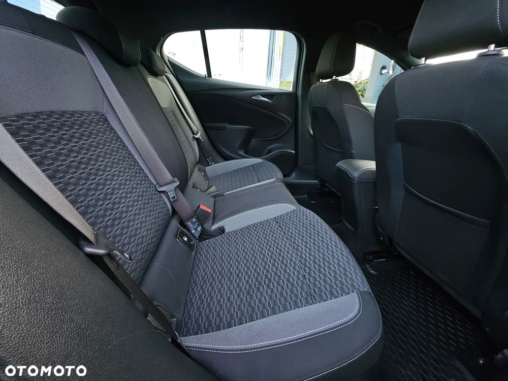 Opel Astra 1.2 T GS Line S&S - 26