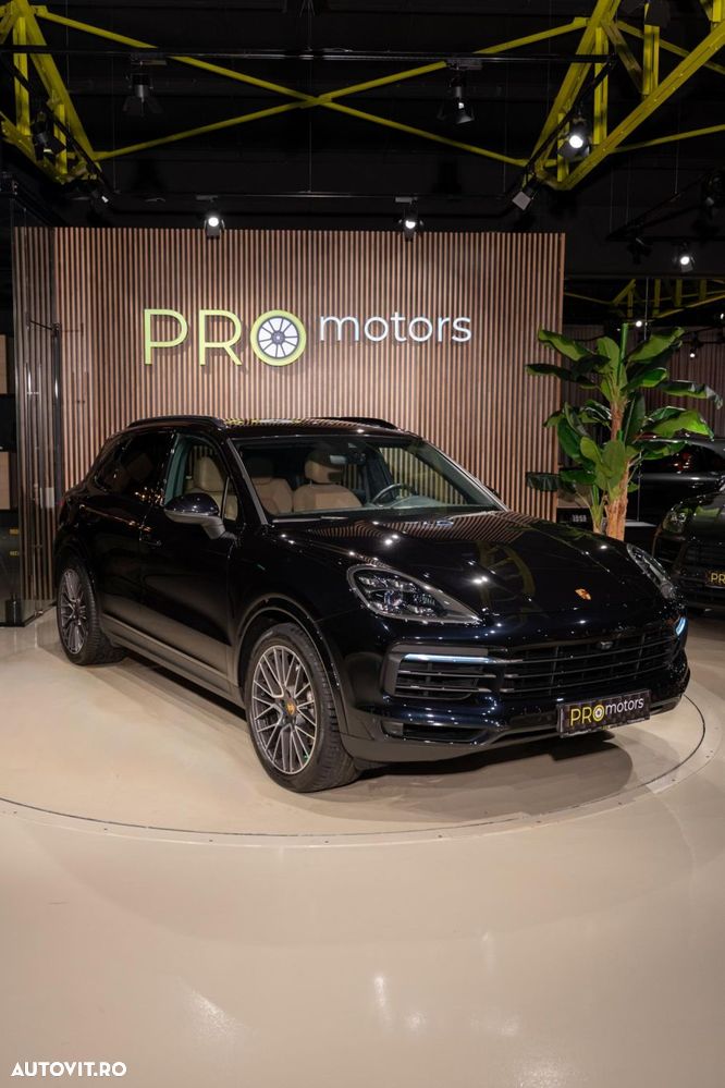 Porsche Cayenne - 1