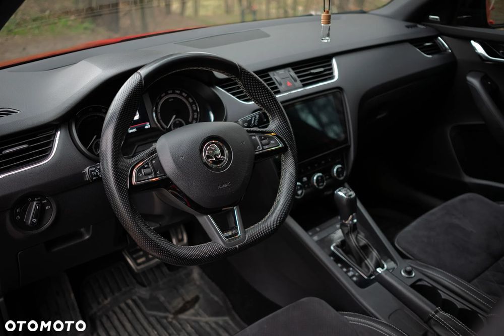 Skoda Octavia 2.0 TSI RS Challenge 245 DSG - 11