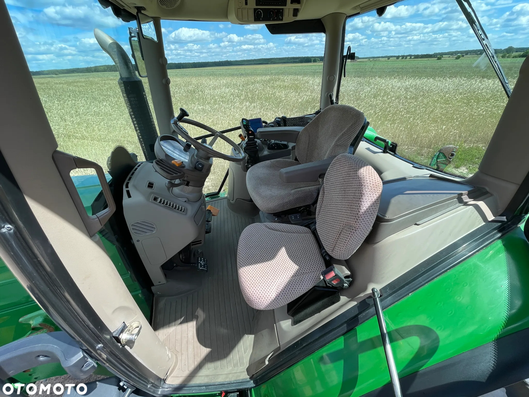 John Deere 6105R - 13