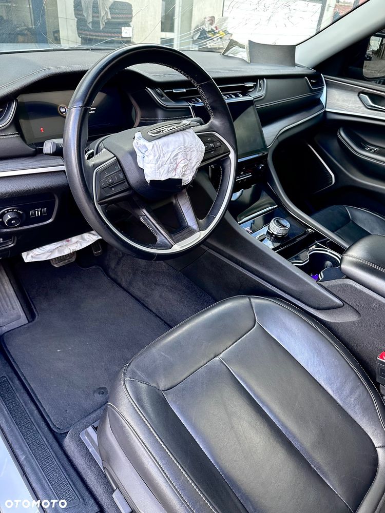 Jeep Grand Cherokee - 12
