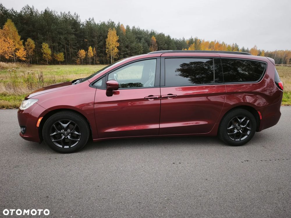 Chrysler Pacifica - 4