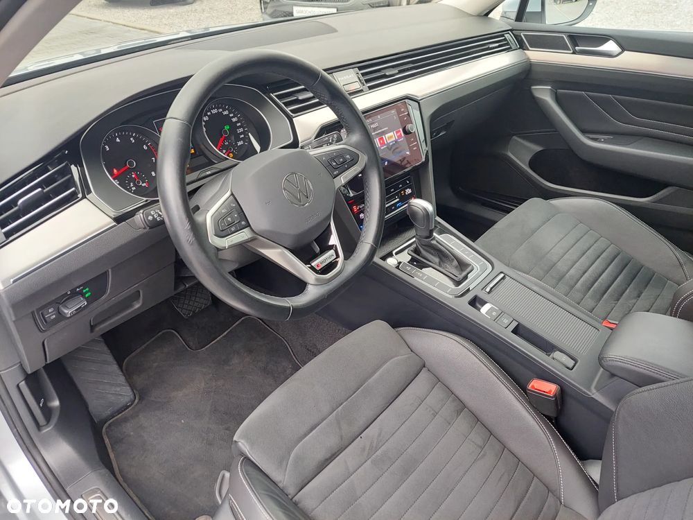 Volkswagen Passat - 11