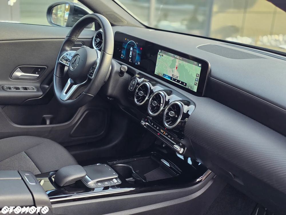 Mercedes-Benz CLA 180 d Progressive 8G-DCT - 23