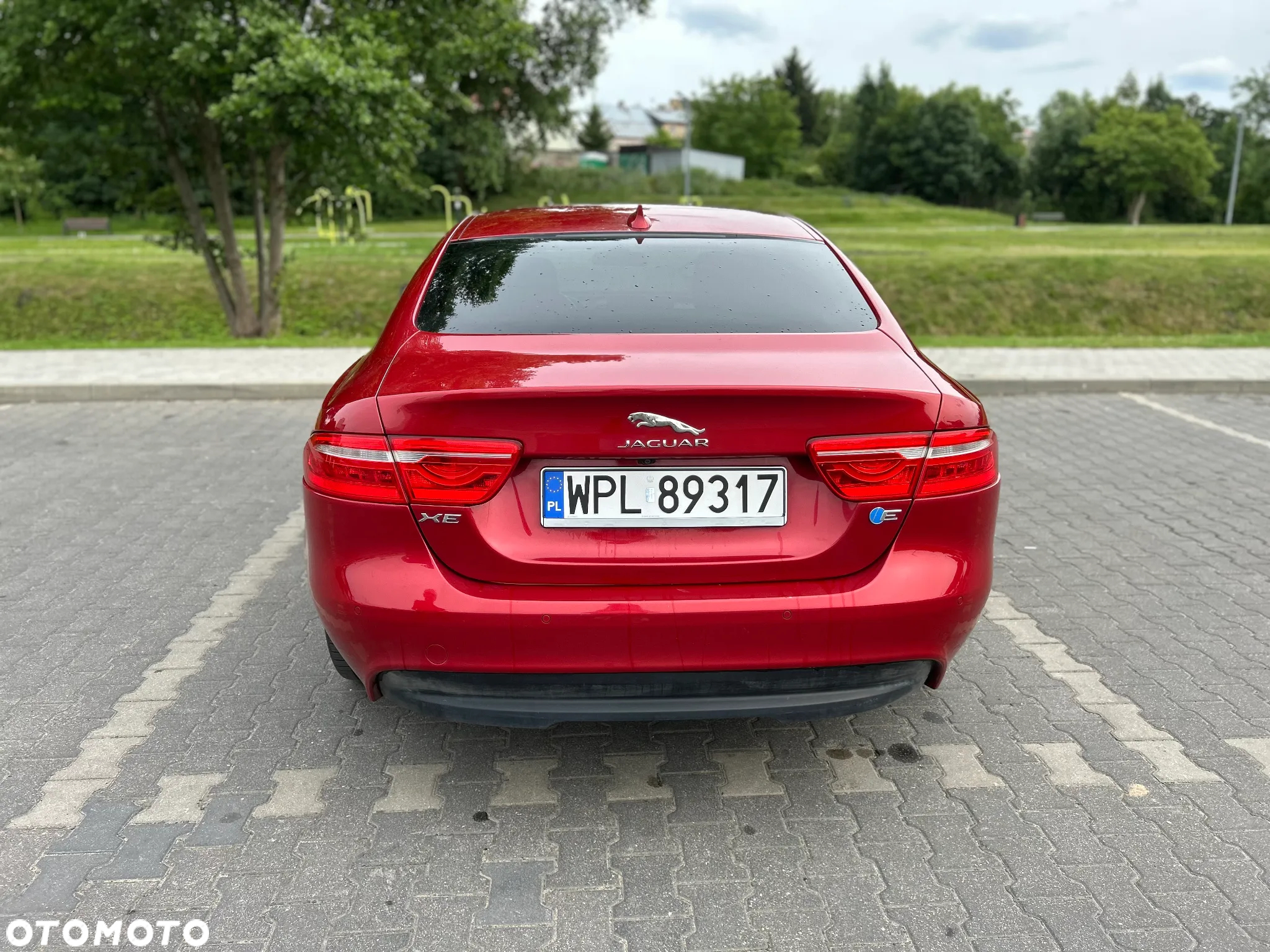 Jaguar XE 2.0 D Prestige - 4
