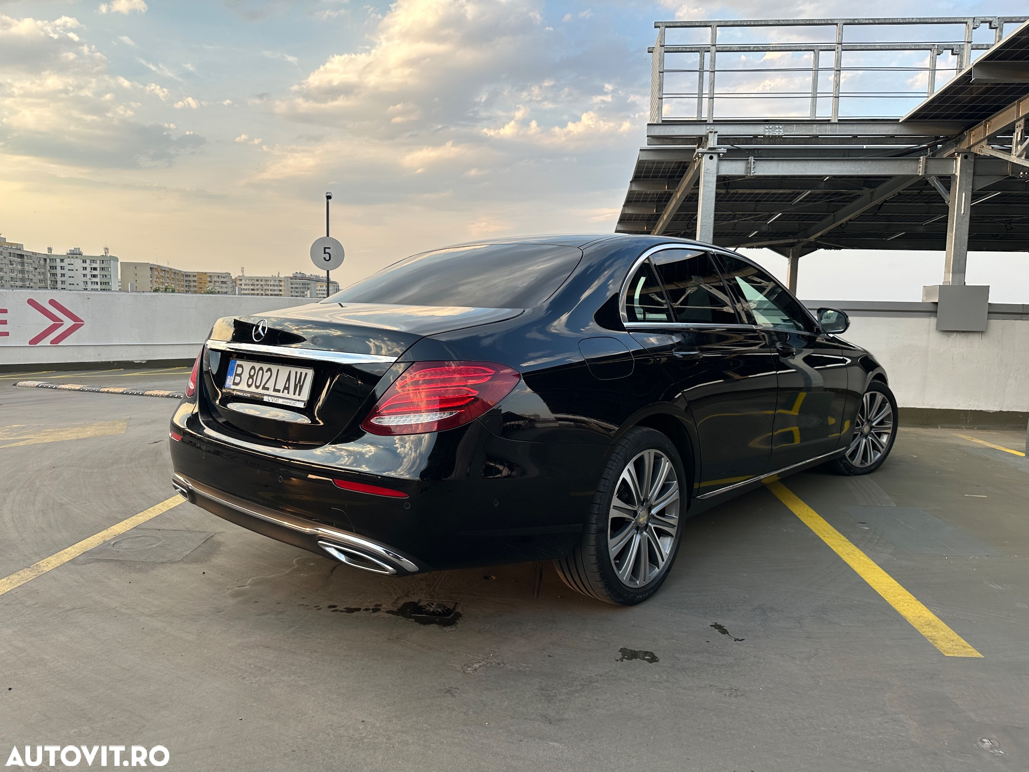 Mercedes-Benz E 220 d 4MATIC Aut. - 4