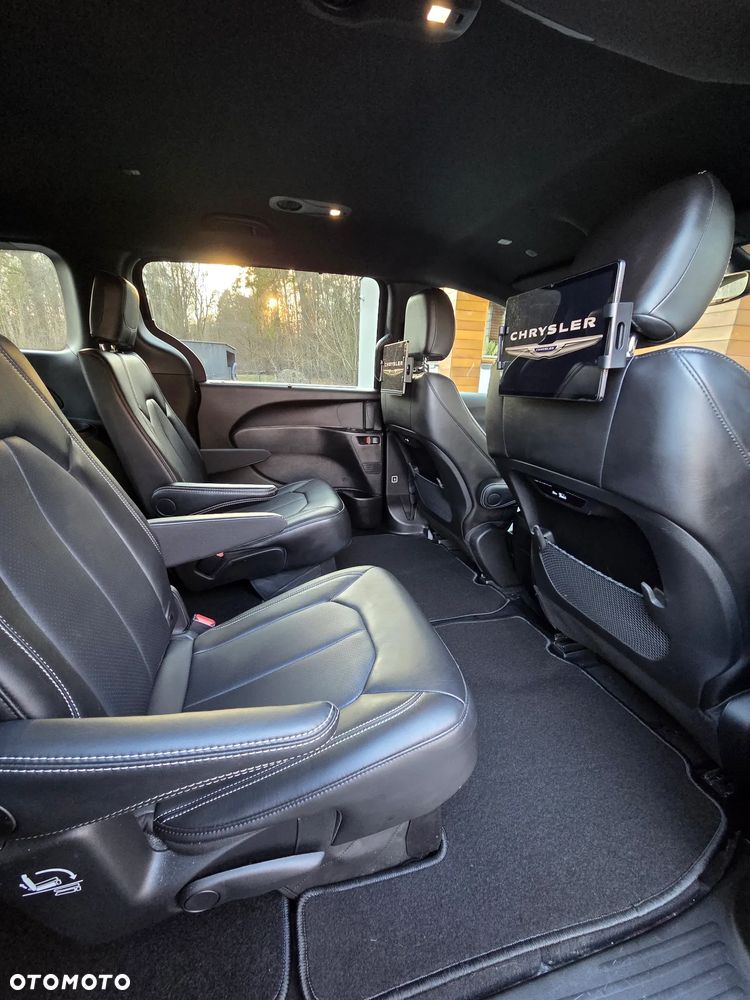 Chrysler Pacifica - 10