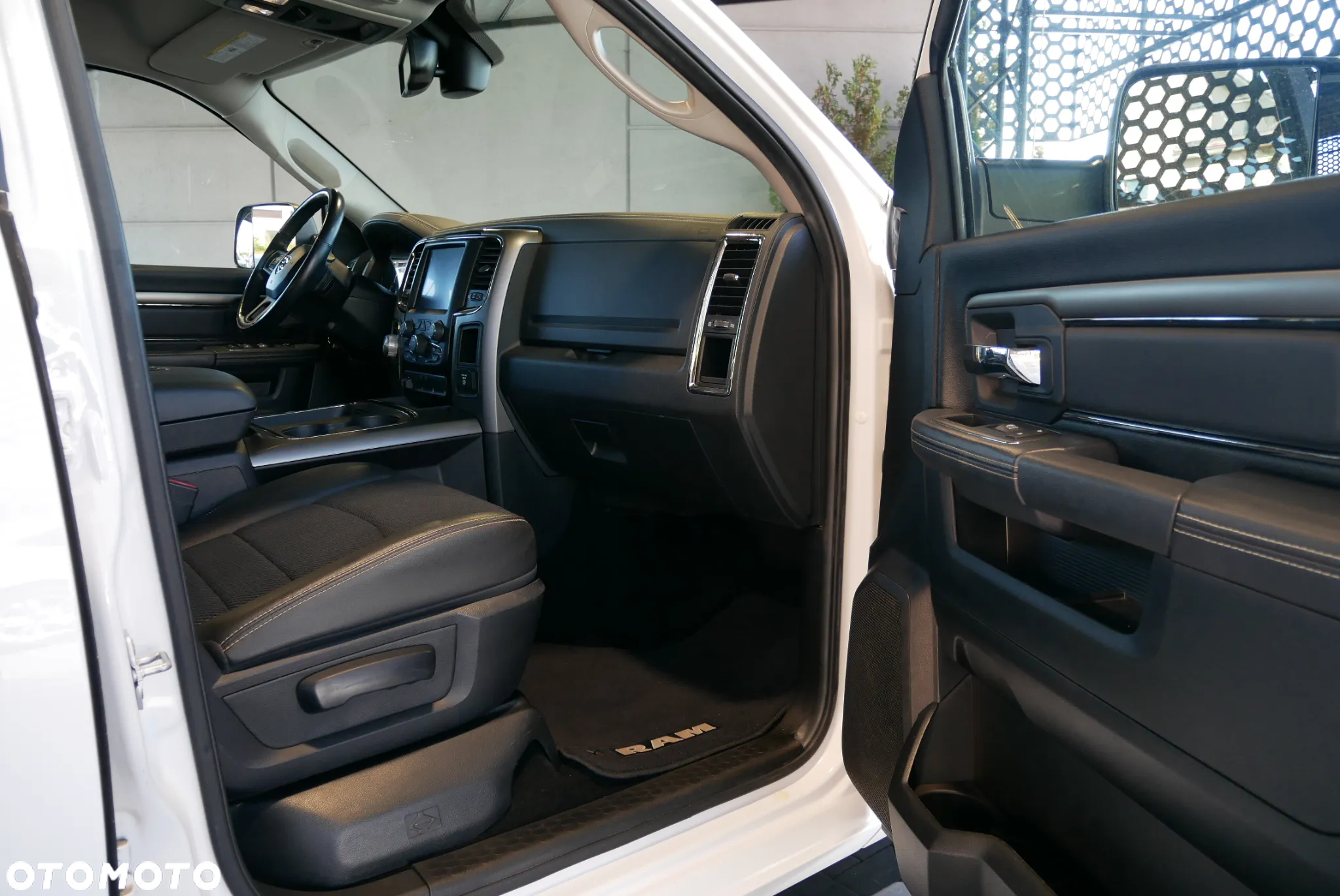 Dodge RAM 1500 5.7 4x4 - 16