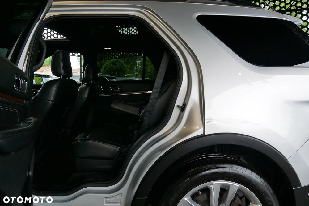 Ford Explorer - 10