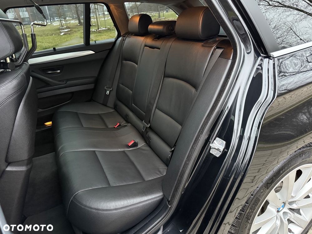 BMW Seria 5 525d Luxury Line - 12