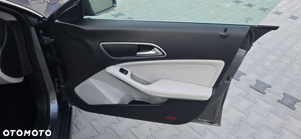Mercedes-Benz CLA 220 4-Matic - 25