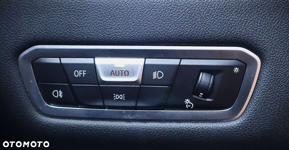 BMW X5 xDrive40d mHEV - 32