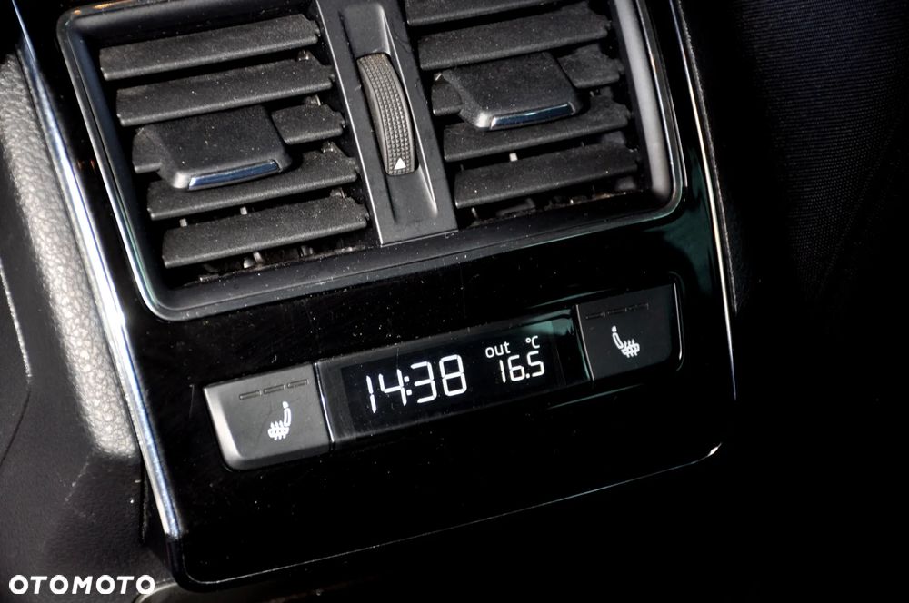 Skoda Superb 2.0 TDI DSG Premium Edition - 34