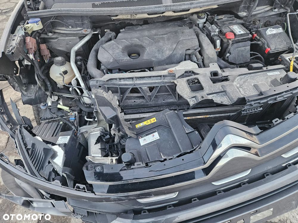 Citroën C5 Aircross 1.6 PureTech Live EAT8 - 8