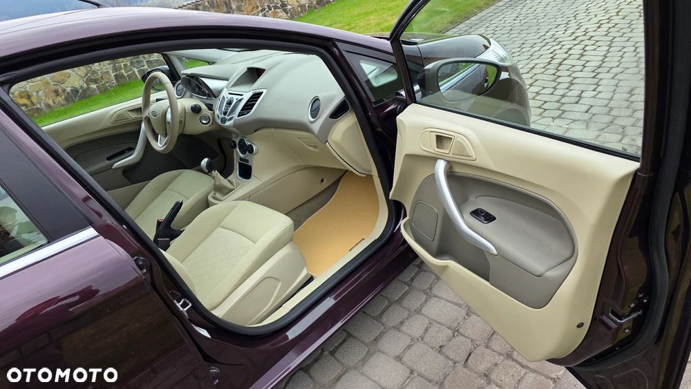 Ford Fiesta 1.4 Ghia - 26