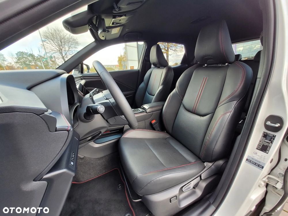 Lexus LBX 1.5 Hybrid Emotion - 11