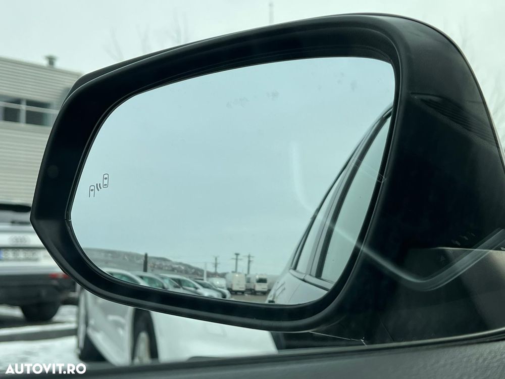 Toyota RAV4 2.5 4x4 Hybrid Team Deutschland - 25