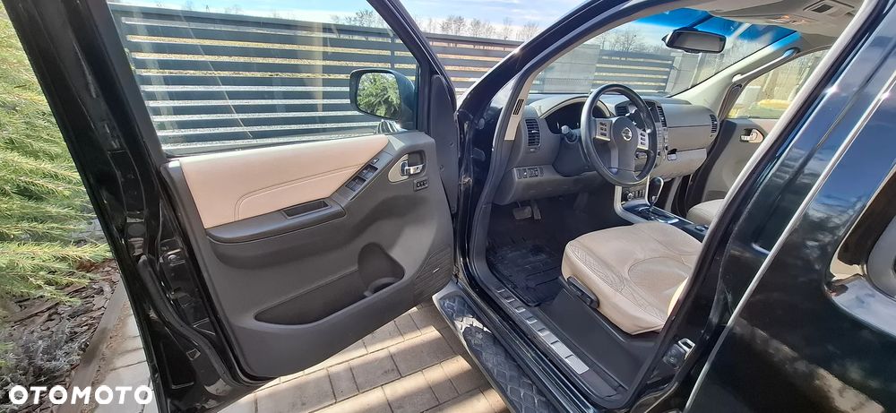 Nissan Pathfinder - 12