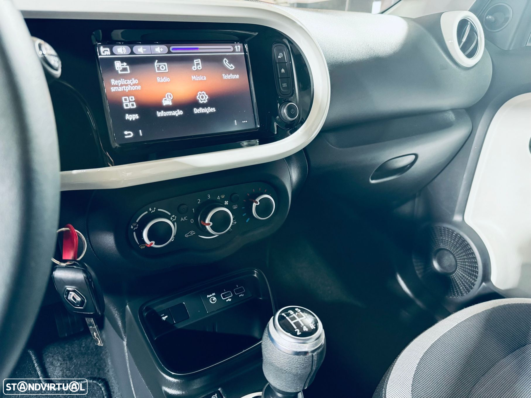 Renault Twingo SCe 75 INTENS - 24