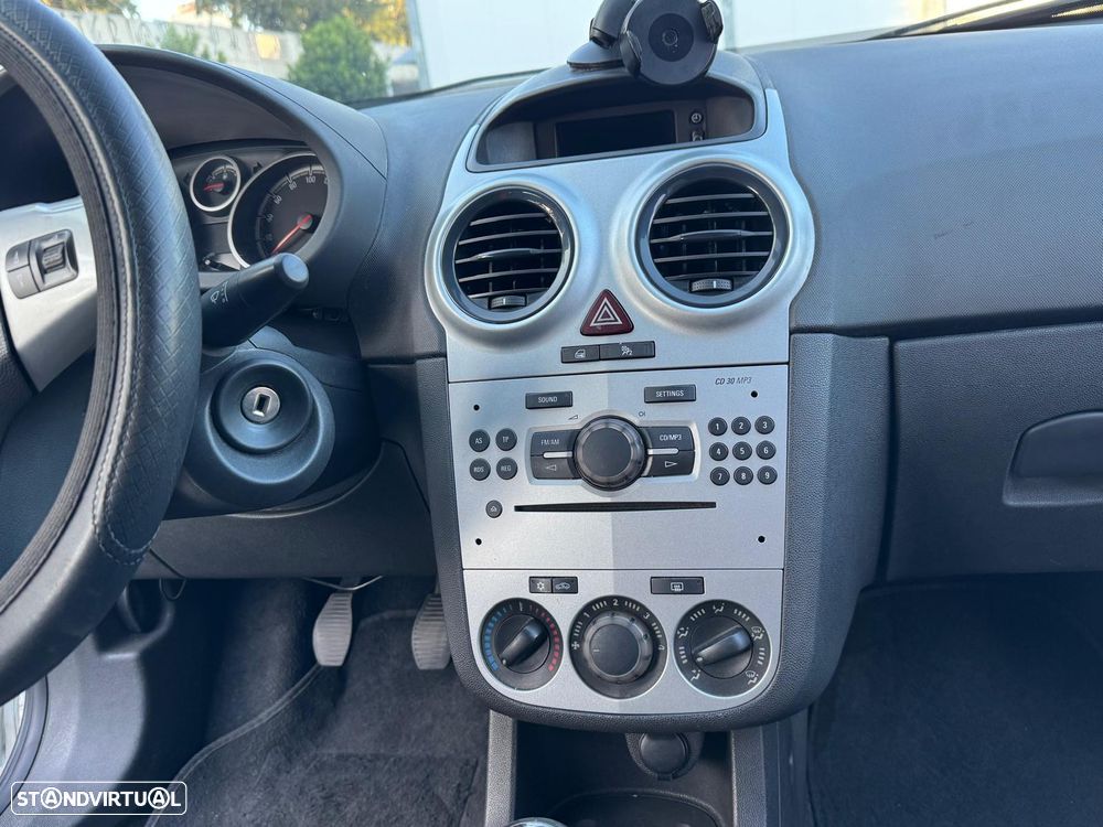 Opel Corsa 1.2 Cosmo - 40