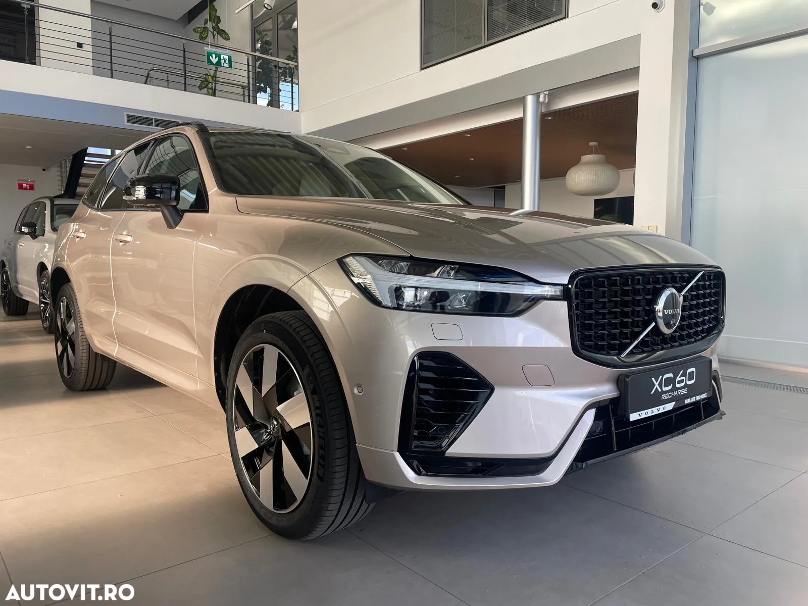 Volvo XC 60 Recharge T8 AWD AT Ultimate Dark - 3