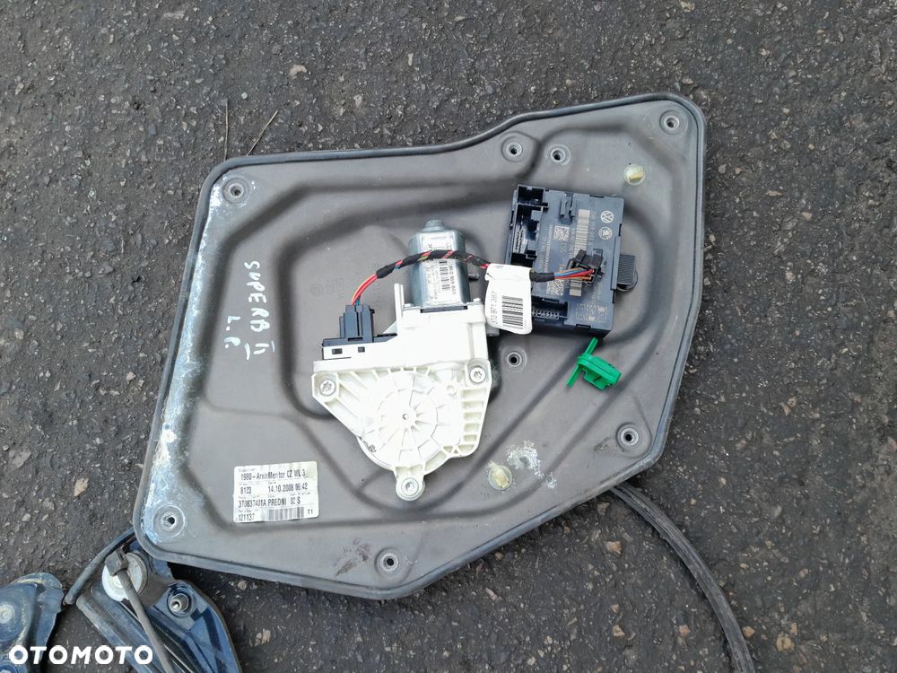 Podnośnik szyby przedni lewy SKODA Superb II 08-13r. 3T0837401A - 1