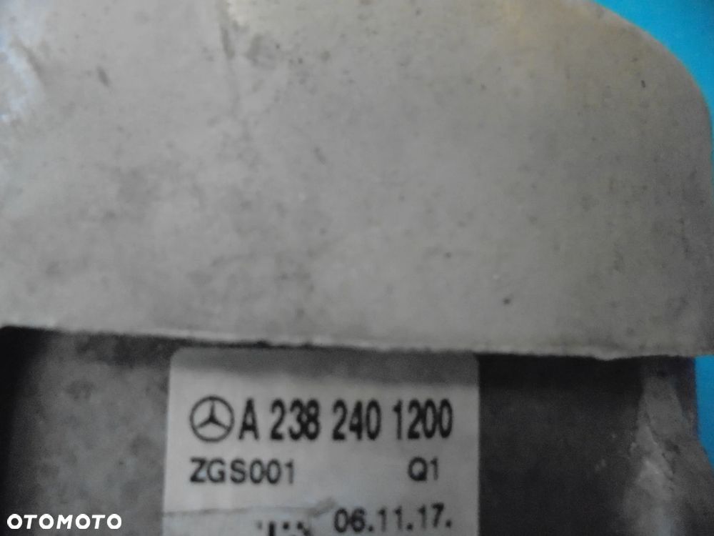 MERCEDES E KLASA W238 350 CDI PODUSZKA SILNIKA 4 MATIC - 3