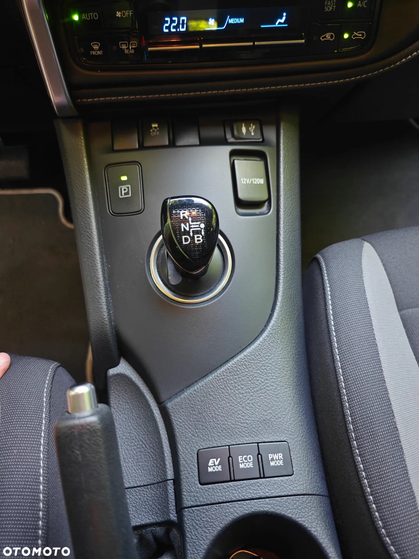 Toyota Auris Hybrid 135 Comfort - 24