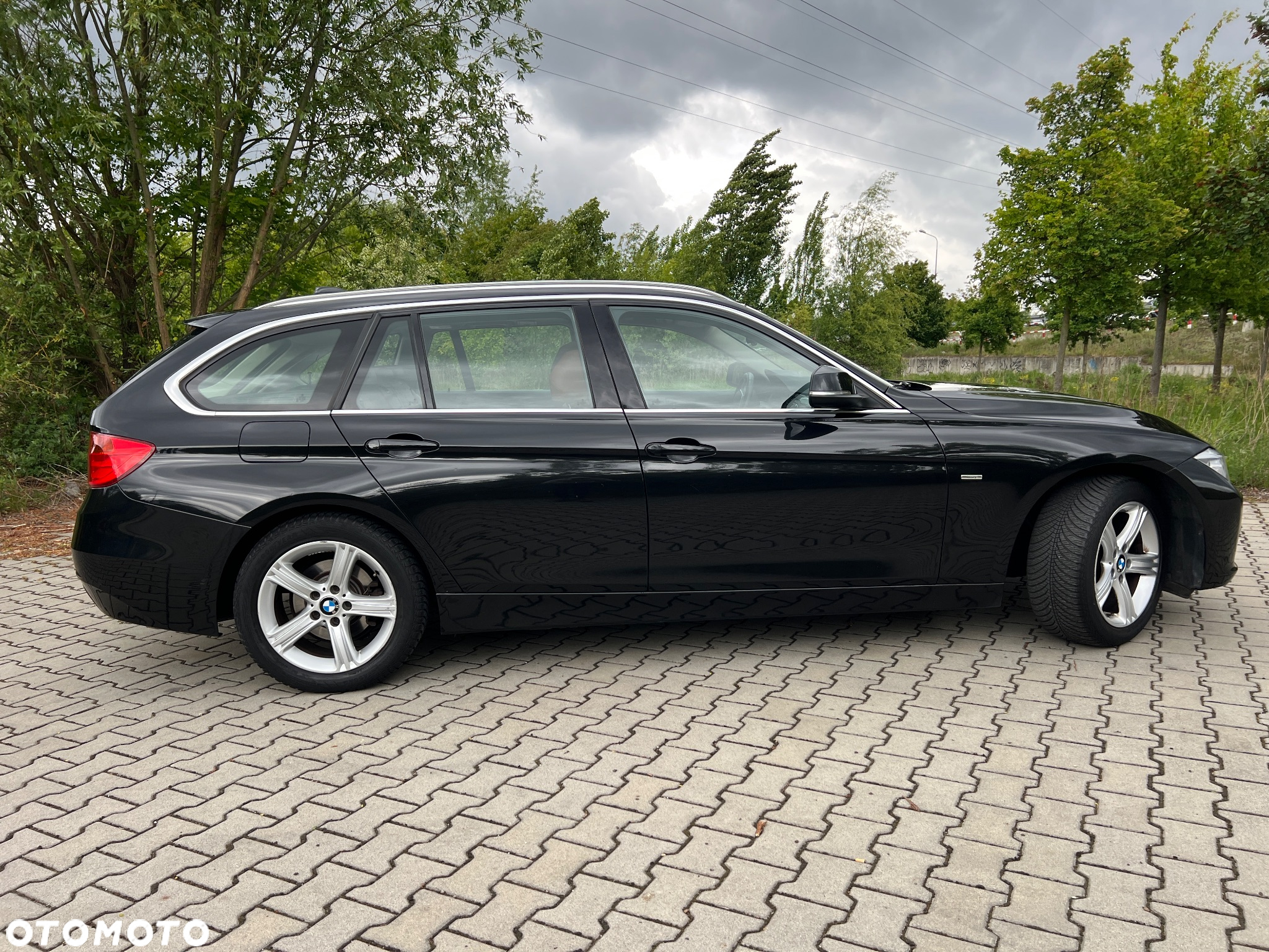 BMW Seria 3 318d Touring Luxury Line - 10