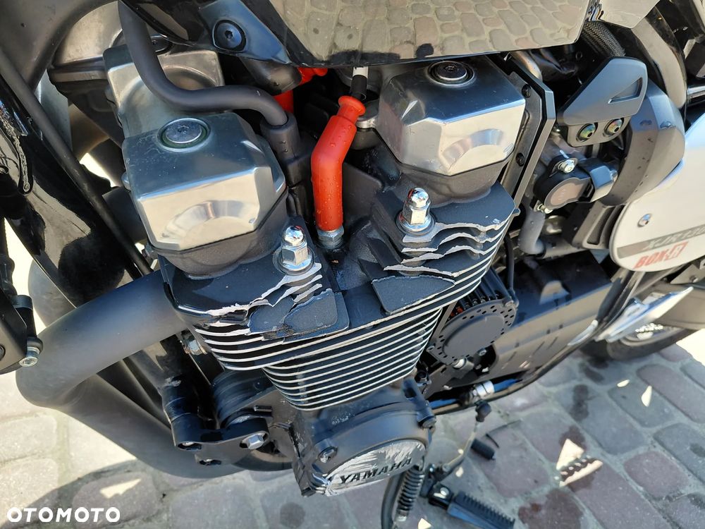 Yamaha XJR - 10