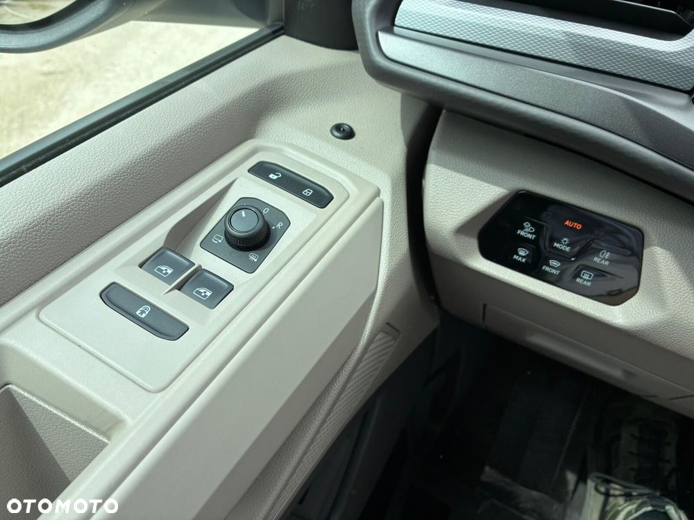 Volkswagen California - 32