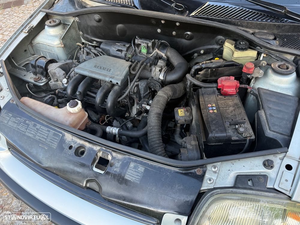 Renault Clio 1.2 RXE - 13