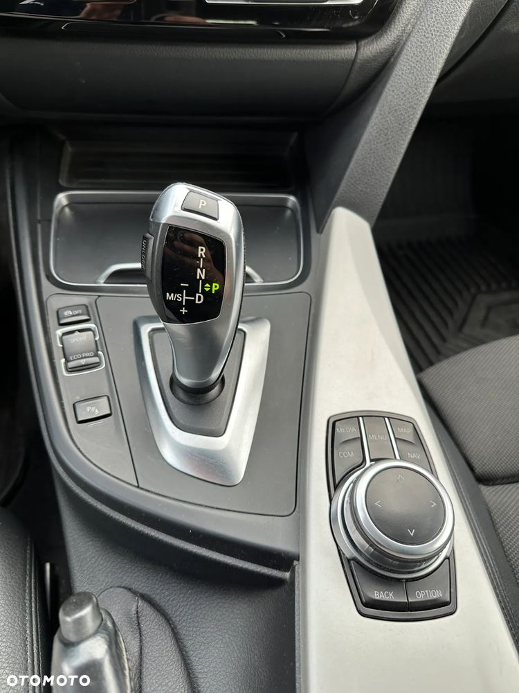 BMW Seria 3 320d Touring Efficient Dynamics Edition - 12