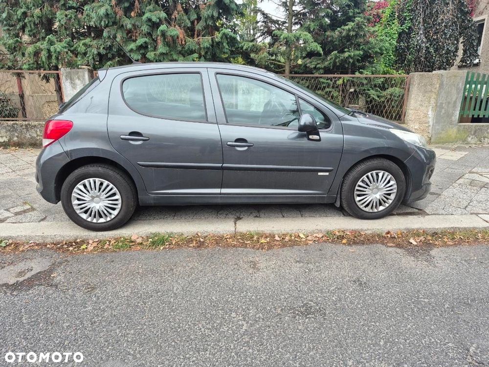 Peugeot 207 2010 photo 3