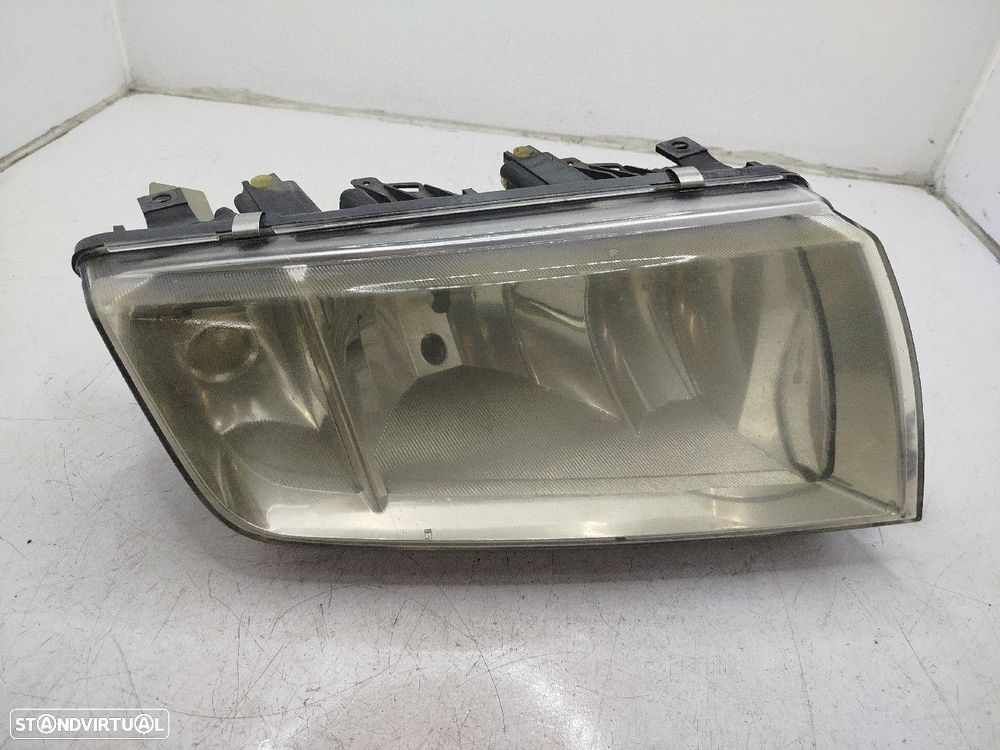 Farol/ Otica Dianteiro Dto Skoda Fabia I Break (6Y5) - 2