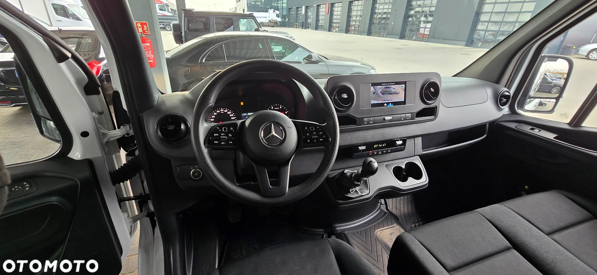 Mercedes-Benz Sprinter - 14