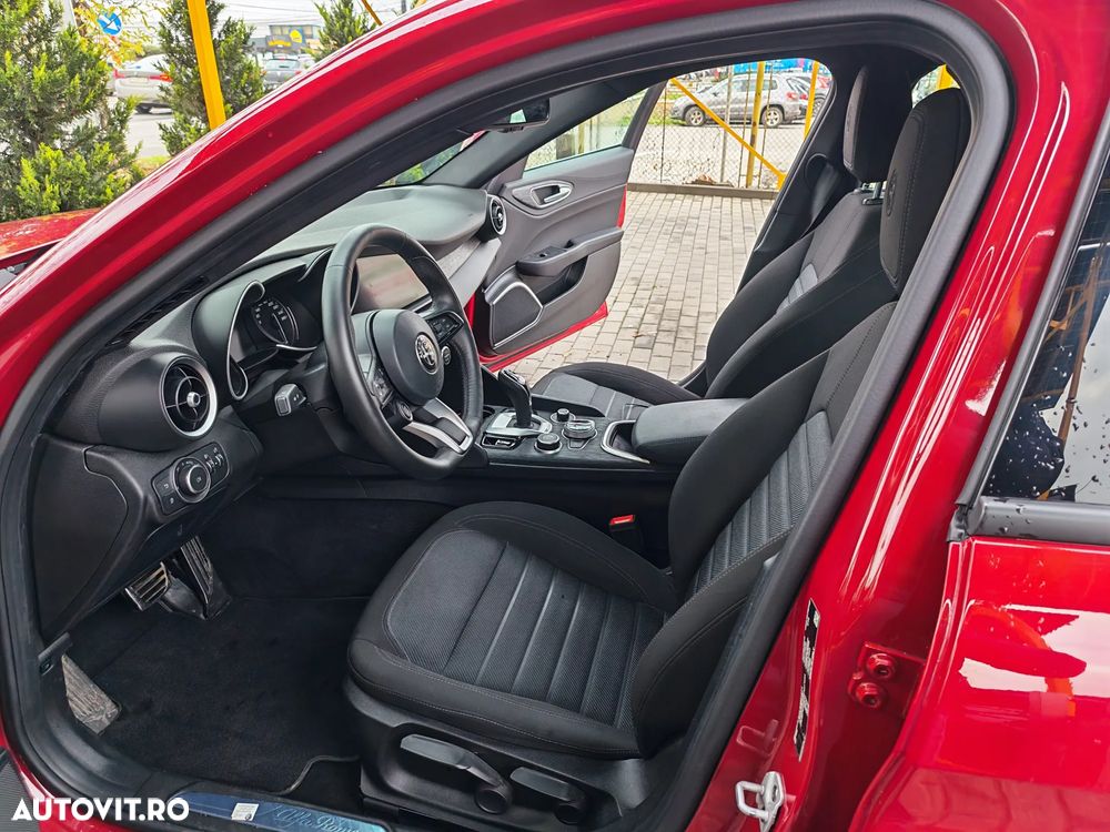 Alfa Romeo Giulia 2.0 Turbo RWD AT8 - 16