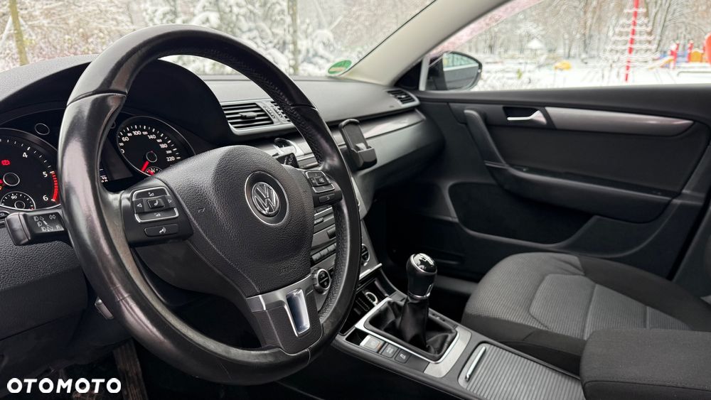 Volkswagen Passat 2.0 Blue TDI SCR Comfortline - 25