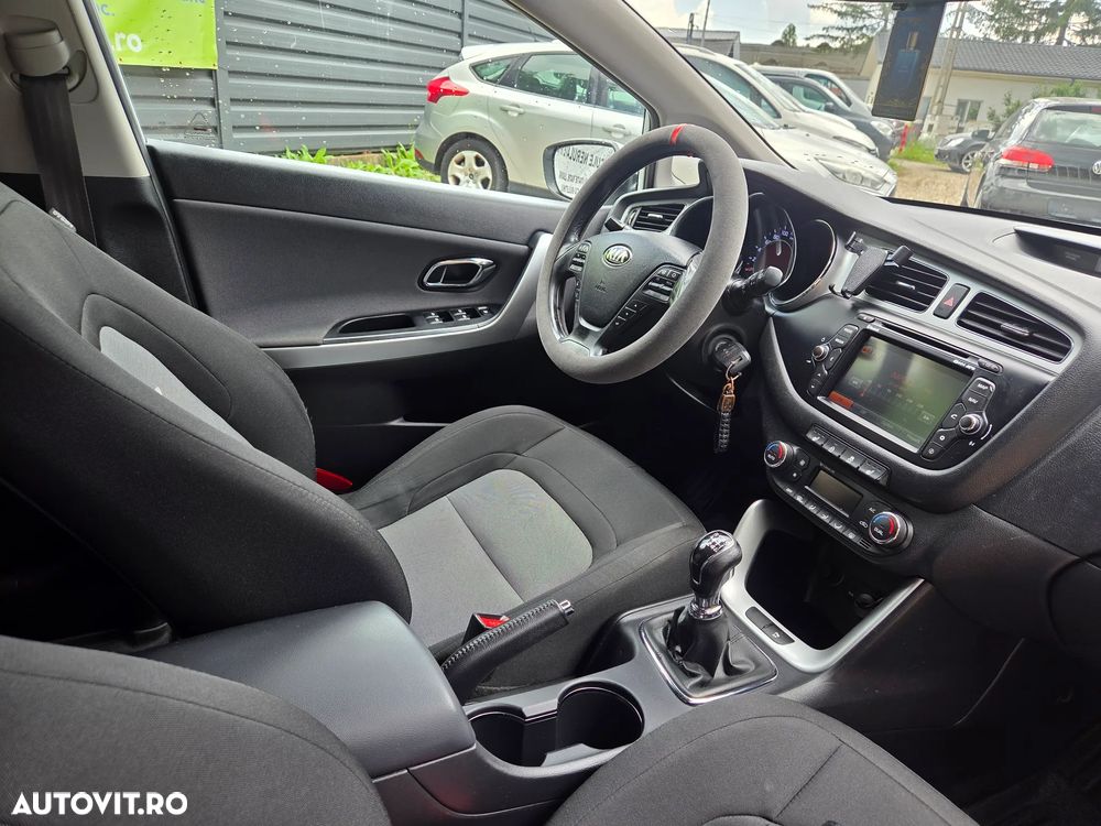 Kia Ceed 1.6 CRDi 128 Fifa World Cup Edition - 6