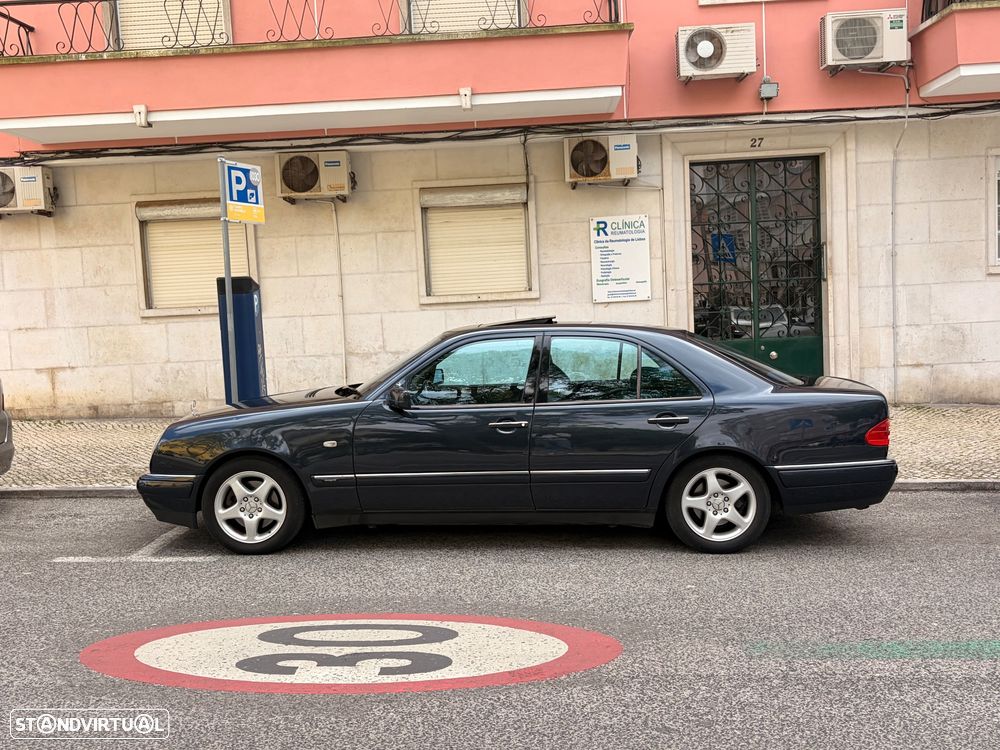 Mercedes-Benz E 200 - 11