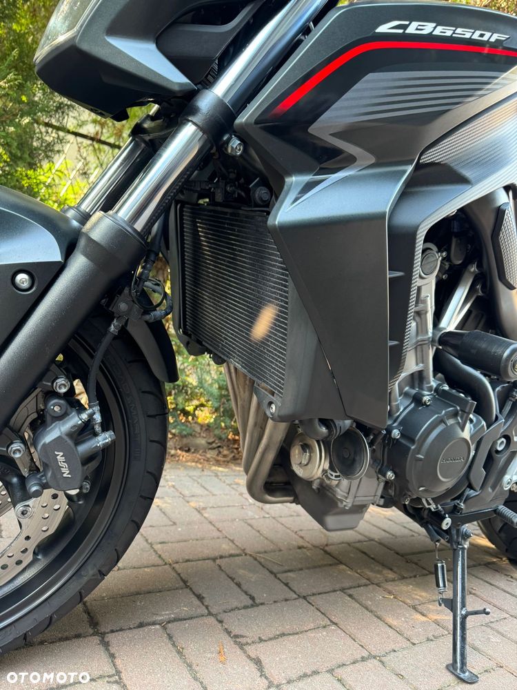Honda CB - 12