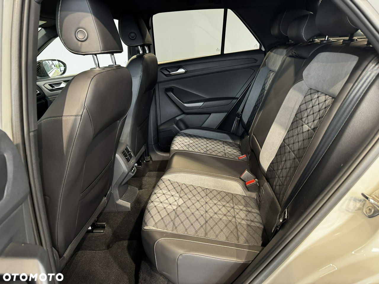 Volkswagen T-Roc - 14